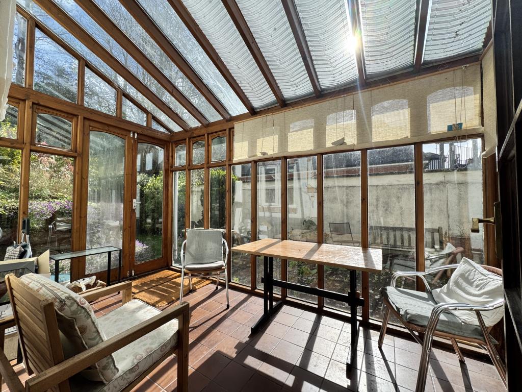 Lot: 143 - CITY CENTRE PERIOD HOUSE - Sunny conservatory